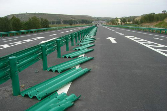 漯河波形护栏的维护与管理确保道路安全的关键步骤