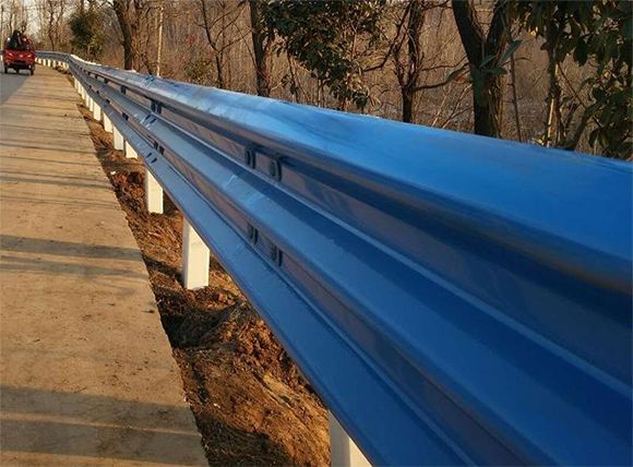 漯河公路波形护栏板的优点